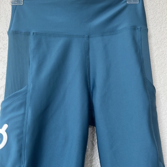 Pelton Leggings Athletic High Rise Show Up Pocket Teal Blue size Medium - Picture 8 of 16
